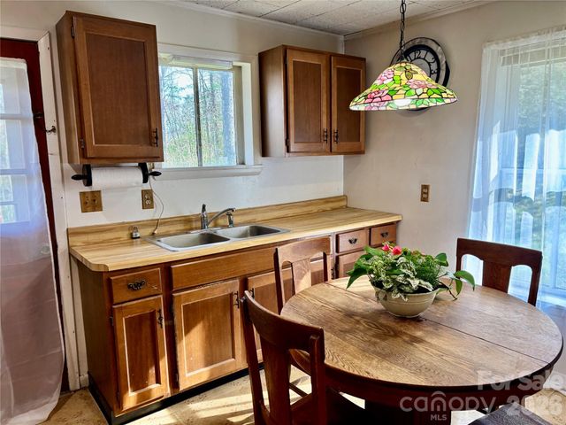 67 Shawnee Trail, Asheville, NC 28805