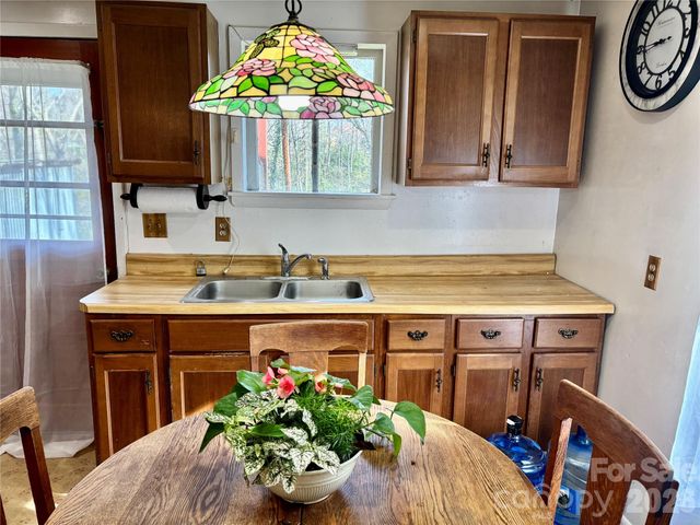 67 Shawnee Trail, Asheville, NC 28805