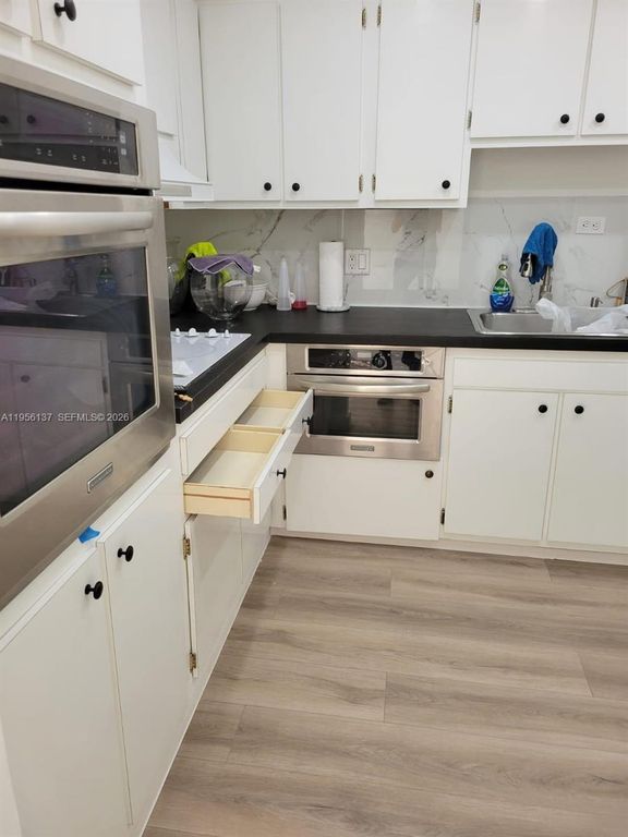 Image 7 of property listing at 900 Bay Dr 821, Miami Beach, FL 33141