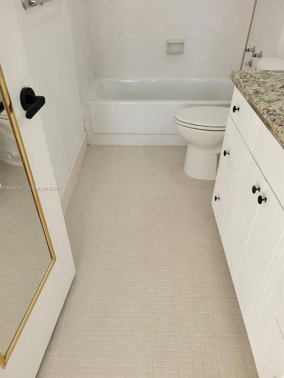 Image 9 of property listing at 900 Bay Dr 821, Miami Beach, FL 33141