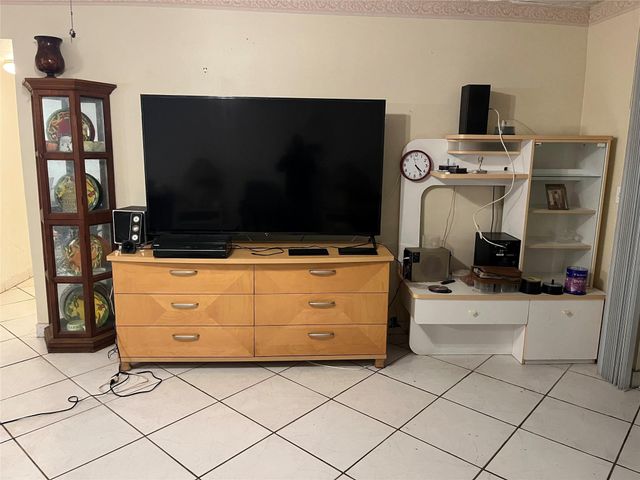 2871 Somerset Dr 105, Lauderdale Lakes, FL 33311