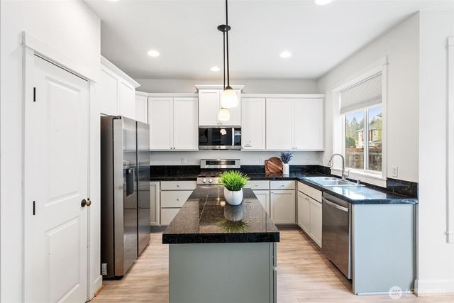 24015 221st Lane SE, Maple Valley, WA 98038