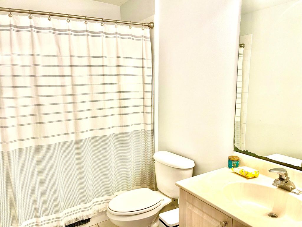 Image 13 of property listing at 2080 Greenview Shores Boulevard 421, Wellington, FL 33414