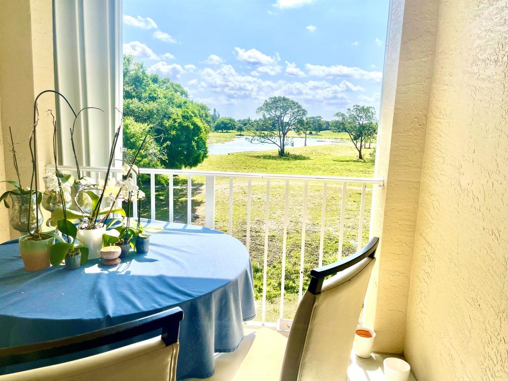 Image 16 of property listing at 2080 Greenview Shores Boulevard 421, Wellington, FL 33414