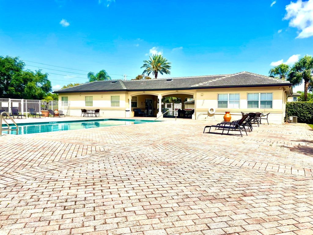 Image 18 of property listing at 2080 Greenview Shores Boulevard 421, Wellington, FL 33414