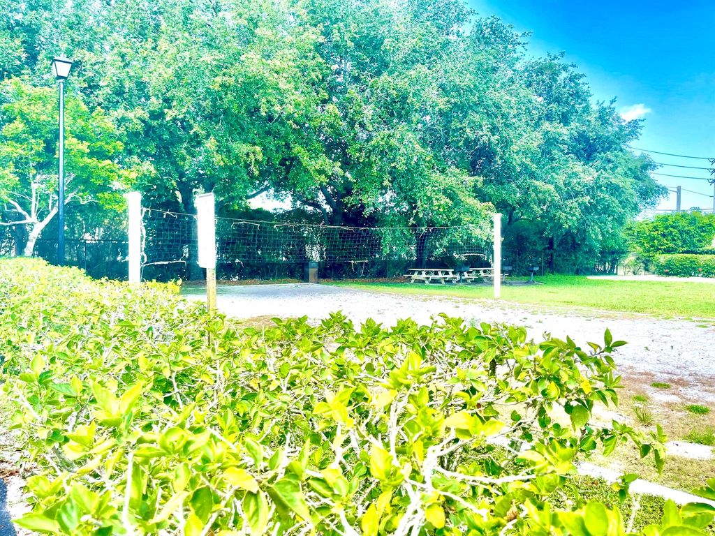 Image 19 of property listing at 2080 Greenview Shores Boulevard 421, Wellington, FL 33414