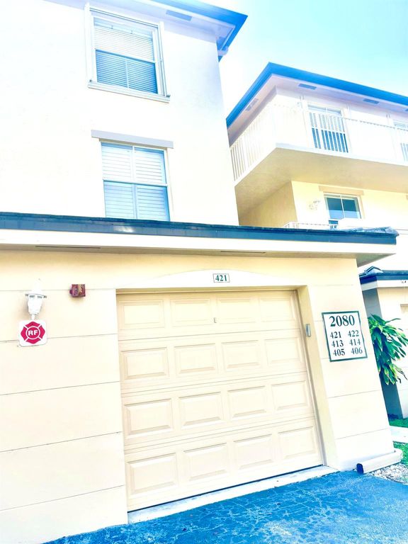 Image 3 of property listing at 2080 Greenview Shores Boulevard 421, Wellington, FL 33414