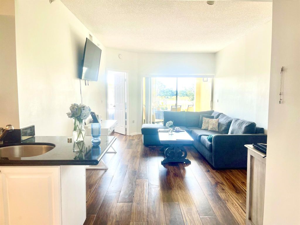 Image 4 of property listing at 2080 Greenview Shores Boulevard 421, Wellington, FL 33414