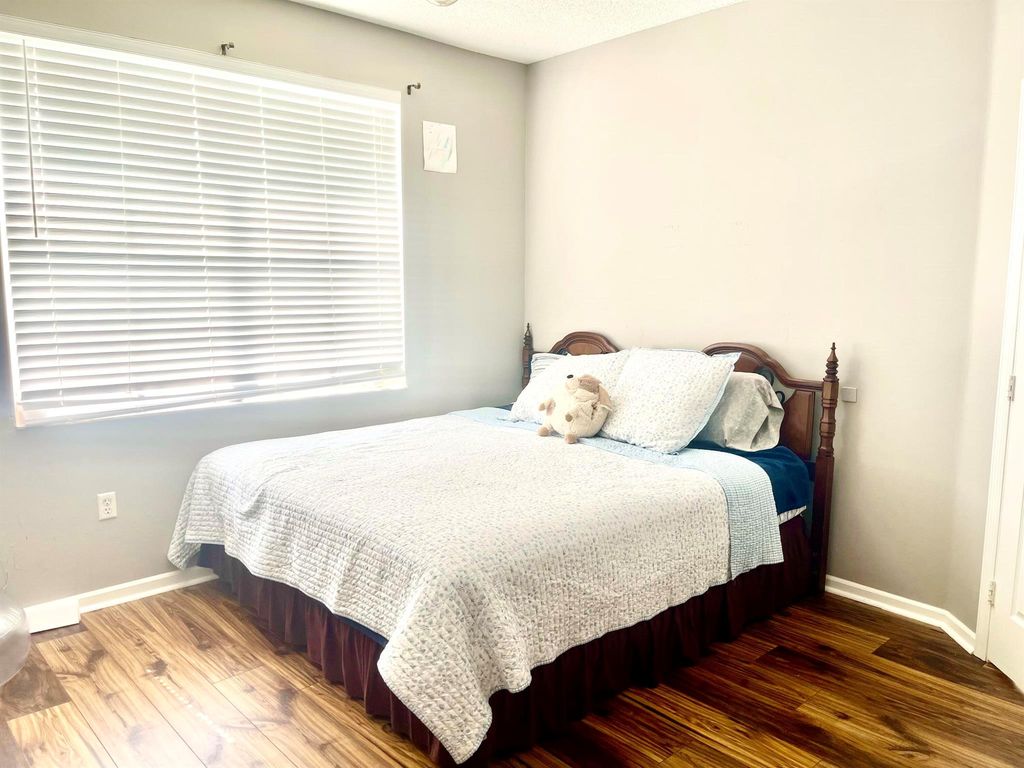 Image 9 of property listing at 2080 Greenview Shores Boulevard 421, Wellington, FL 33414