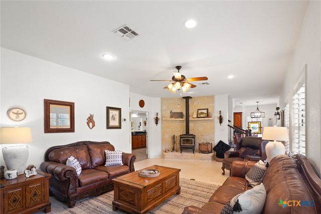 1144 Live Oak Drive, Inez, TX 77968