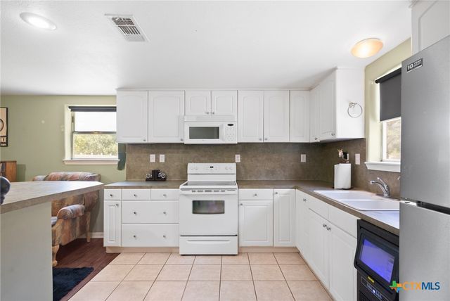 1144 Live Oak Drive, Inez, TX 77968