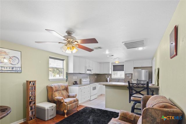 1144 Live Oak Drive, Inez, TX 77968