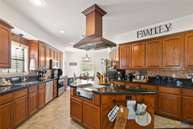 1144 Live Oak Drive, Inez, TX 77968