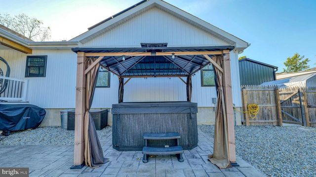 130 STAGE RD, Tuckerton, NJ 08087