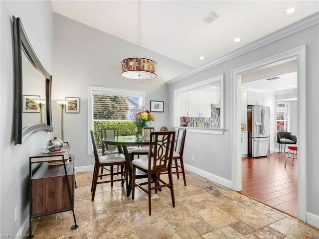 6642 Middlesex PL, Naples, FL 34104