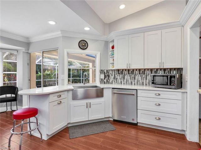 6642 Middlesex PL, Naples, FL 34104