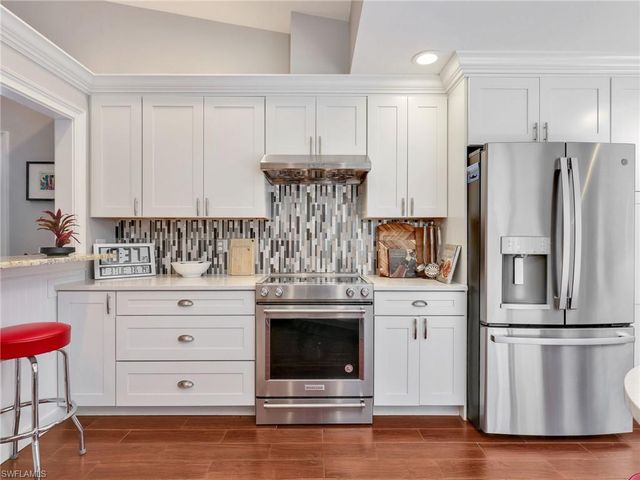 6642 Middlesex PL, Naples, FL 34104