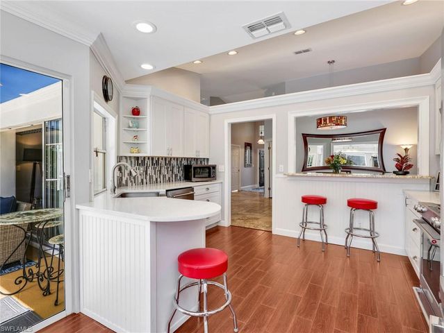 6642 Middlesex PL, Naples, FL 34104