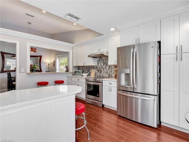 6642 Middlesex PL, Naples, FL 34104