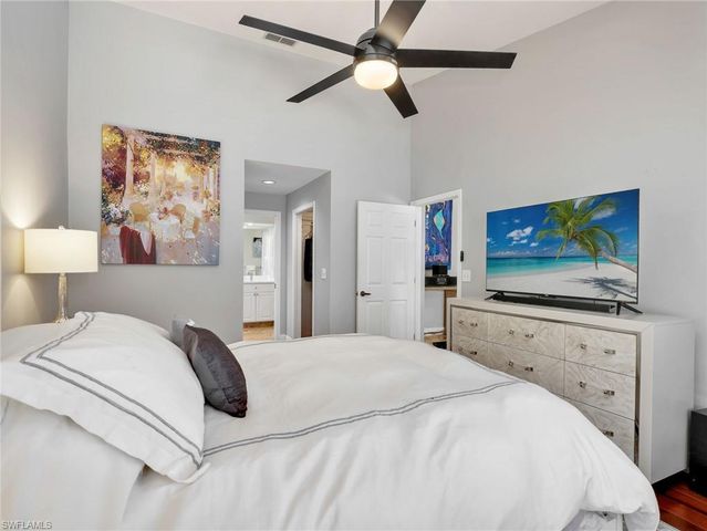 6642 Middlesex PL, Naples, FL 34104