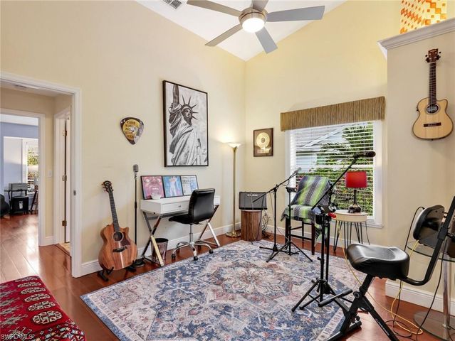 6642 Middlesex PL, Naples, FL 34104