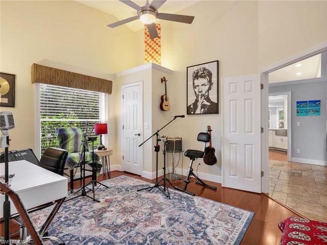 6642 Middlesex PL, Naples, FL 34104