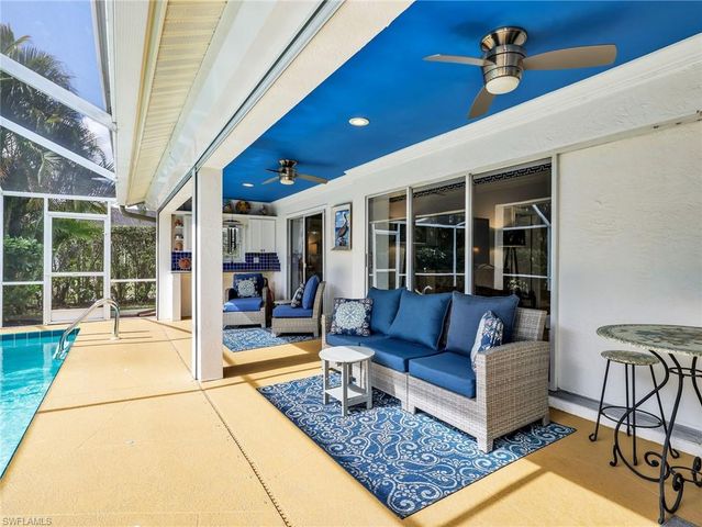 6642 Middlesex PL, Naples, FL 34104