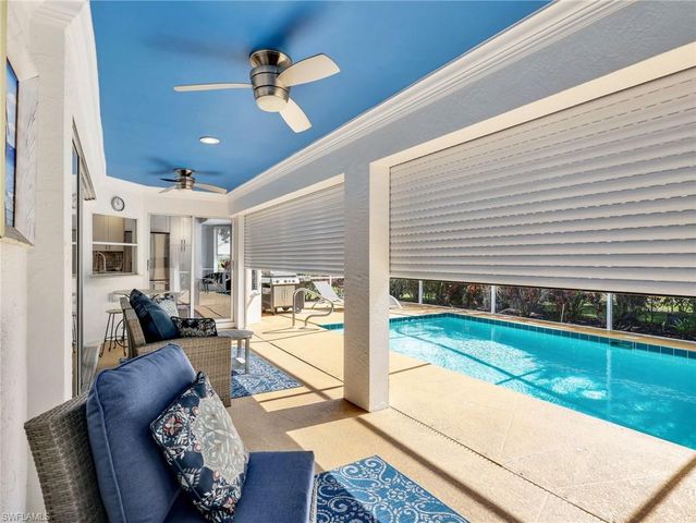 6642 Middlesex PL, Naples, FL 34104