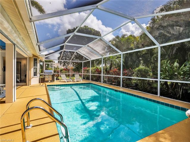 6642 Middlesex PL, Naples, FL 34104