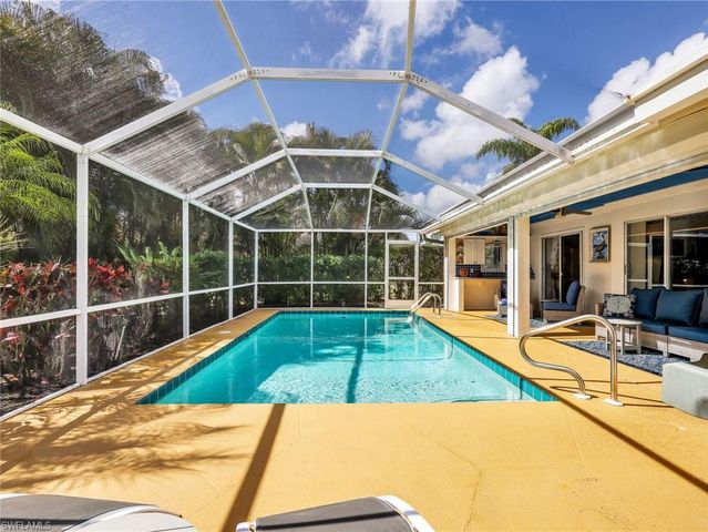 6642 Middlesex PL, Naples, FL 34104