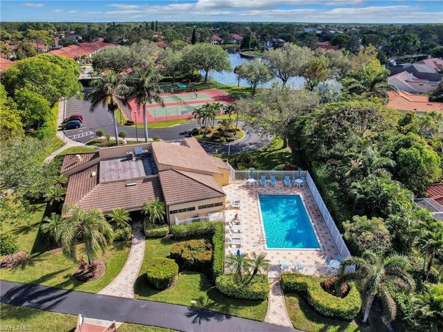 6642 Middlesex PL, Naples, FL 34104