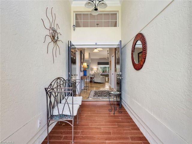 6642 Middlesex PL, Naples, FL 34104