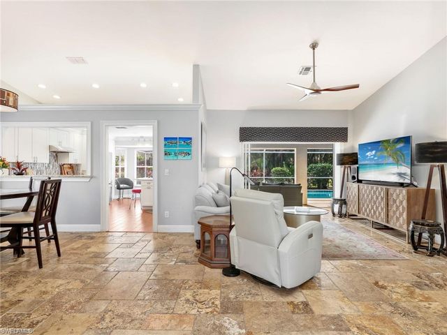 6642 Middlesex PL, Naples, FL 34104