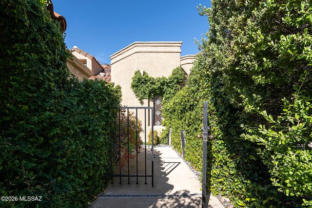 6079 N Golden Eagle Drive, Tucson, AZ 85750