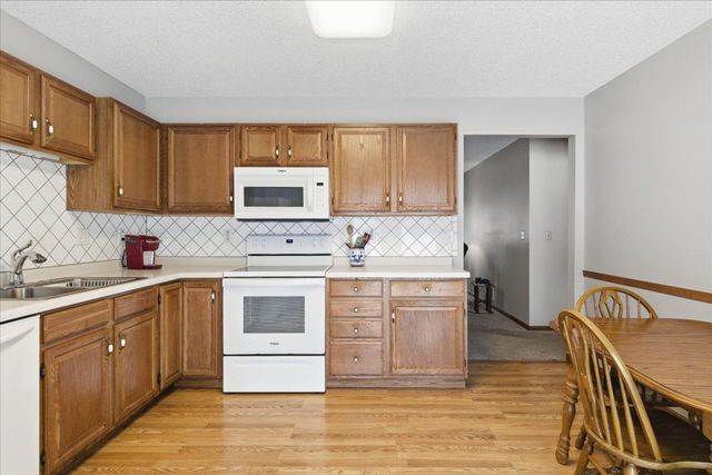 1079 S Pointe Drive, Hastings, MN 55033