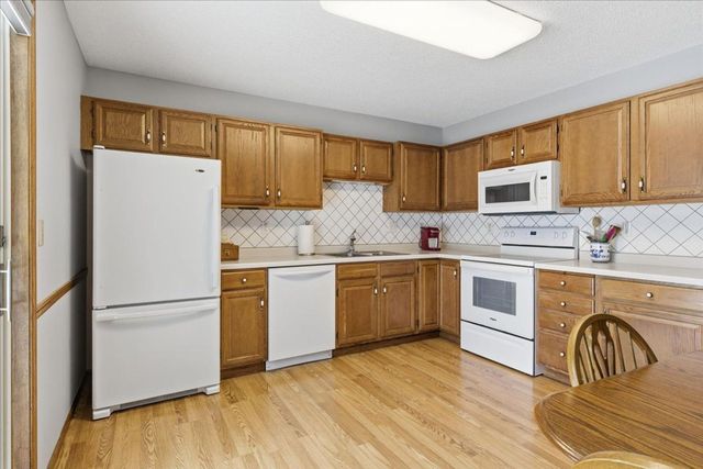 1079 S Pointe Drive, Hastings, MN 55033