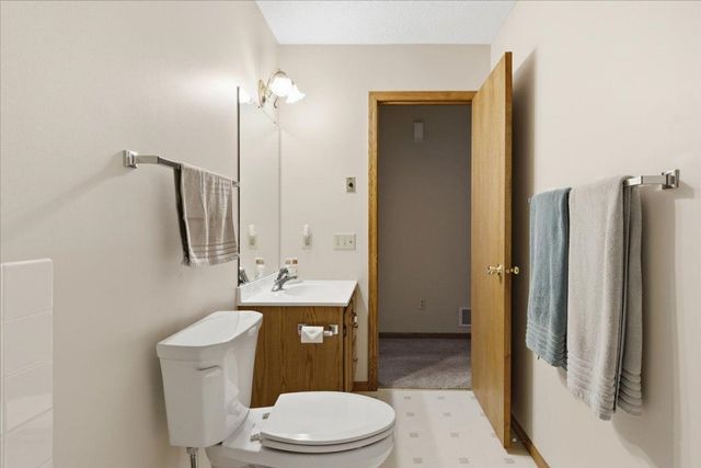 1079 S Pointe Drive, Hastings, MN 55033