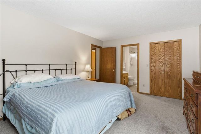 1079 S Pointe Drive, Hastings, MN 55033