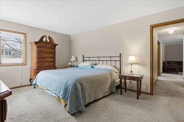 1079 S Pointe Drive, Hastings, MN 55033