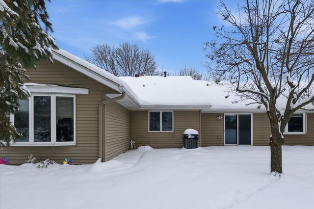 1079 S Pointe Drive, Hastings, MN 55033