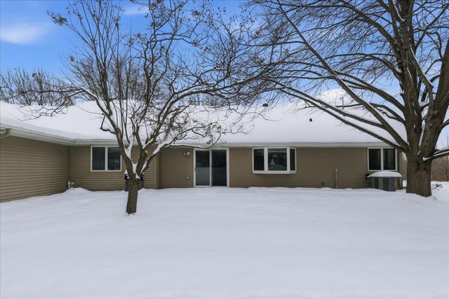 1079 S Pointe Drive, Hastings, MN 55033