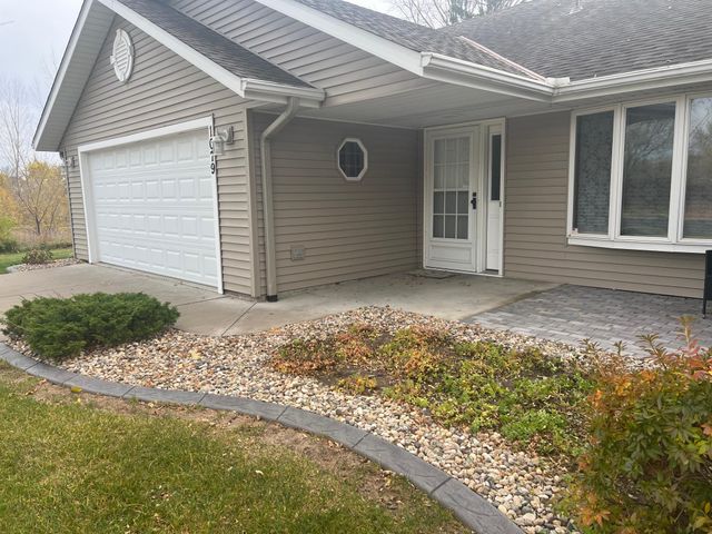 1079 S Pointe Drive, Hastings, MN 55033