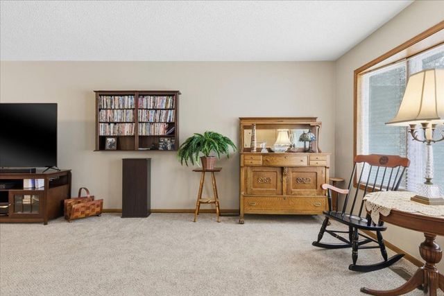 1079 S Pointe Drive, Hastings, MN 55033