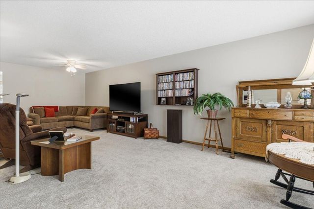 1079 S Pointe Drive, Hastings, MN 55033