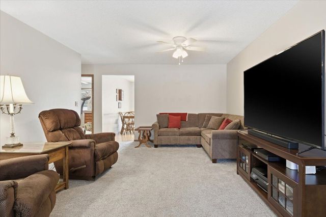 1079 S Pointe Drive, Hastings, MN 55033