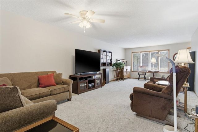 1079 S Pointe Drive, Hastings, MN 55033