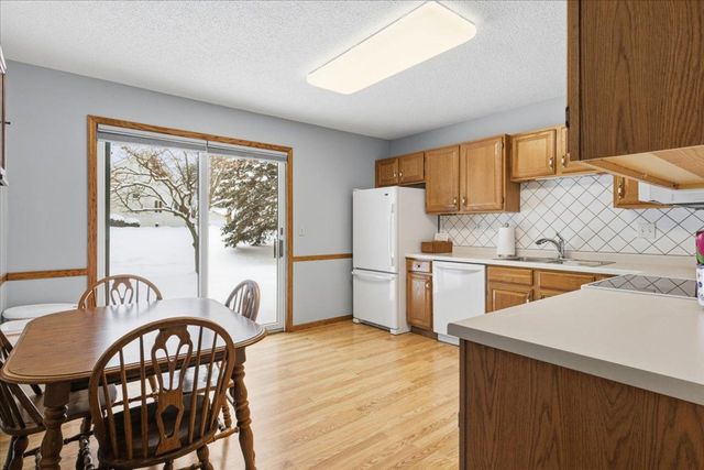 1079 S Pointe Drive, Hastings, MN 55033