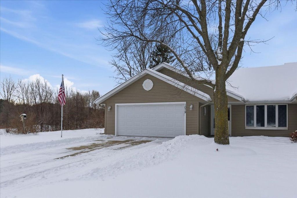 1079 S Pointe Drive, Hastings, MN 55033