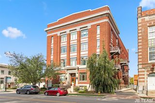 17 W 10th Street 220, Holland, MI 49423