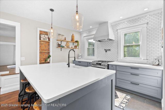 6717 N Royston Road, Potterville, MI 48876